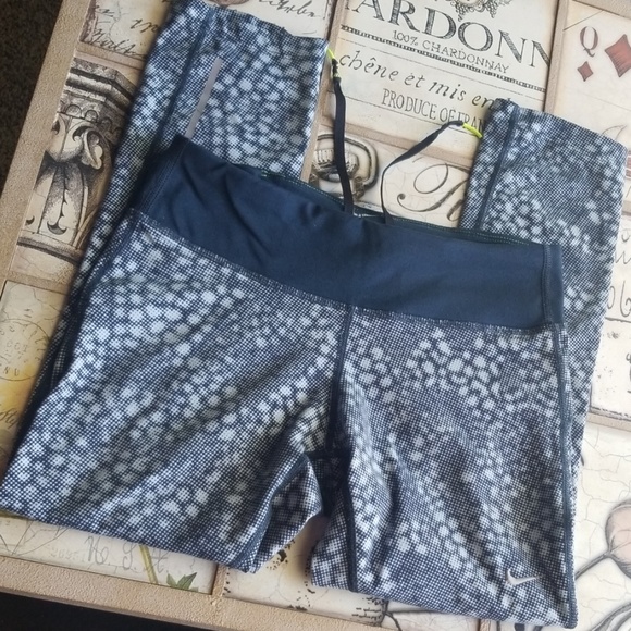 Nike Pants - Nice Calf Length Nike Leggings